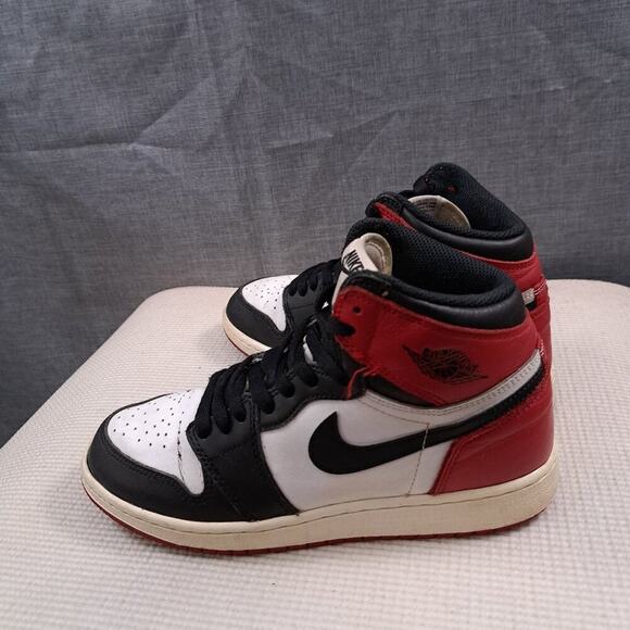 Nike Air Jordan 1 Retro High OG Bg Black Toe Size 5.5y White Red 575441-125